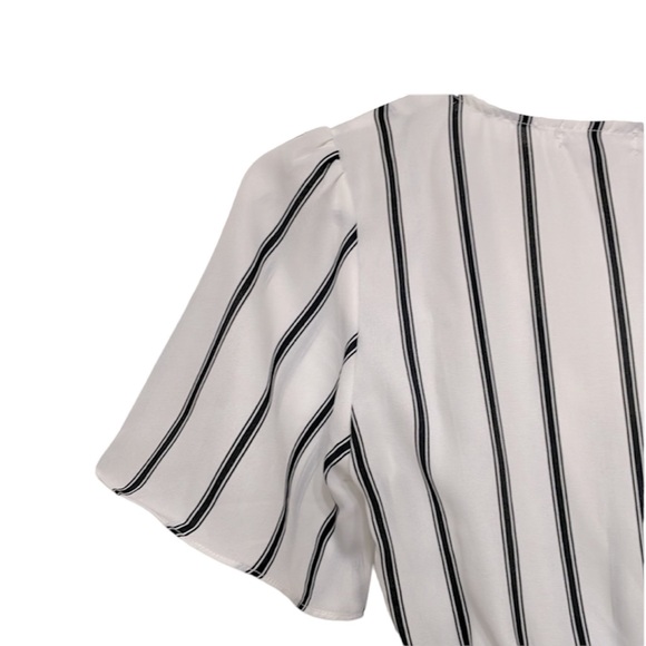 Socialite Black and White Surplice Flutter Sleeve Faux Wrap Short Sleeve Blouse - Picture 4 of 6